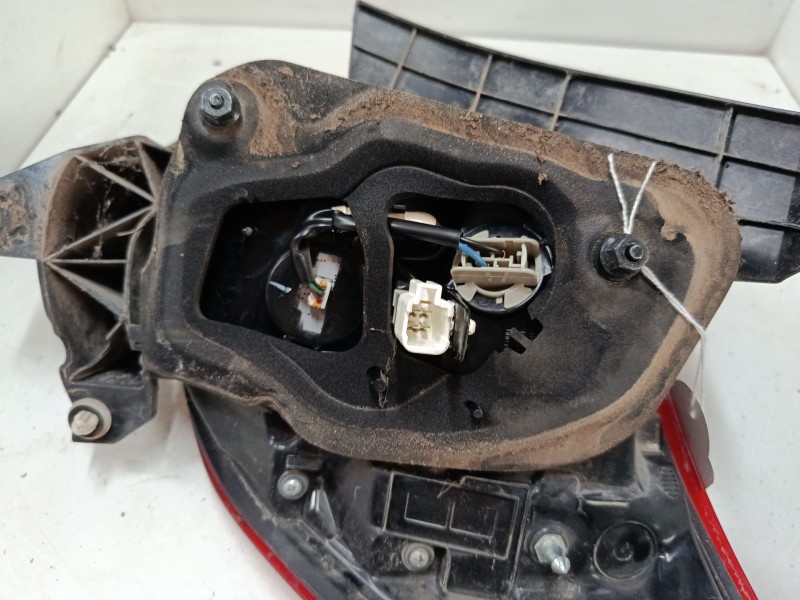 Recambio de piloto trasero izquierdo para toyota yaris (_p13_) 1.5 (nsp131_) referencia OEM IAM 815600DB70  