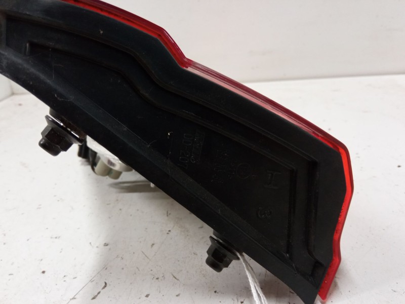 Recambio de piloto trasero porton derecho para toyota yaris (_p13_) 1.5 (nsp131_) referencia OEM IAM 815800D620  