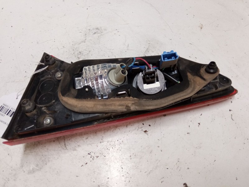 Recambio de piloto trasero porton izquierdo para toyota yaris (_p13_) 1.5 (nsp131_) referencia OEM IAM 815910D620  
