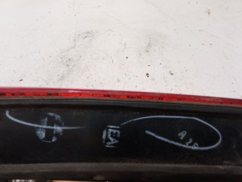 Recambio de piloto trasero porton izquierdo para toyota yaris (_p13_) 1.5 (nsp131_) referencia OEM IAM 815910D620  