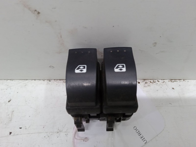 Recambio de mando elevalunas delantero izquierdo para renault megane ii (bm0/1_, cm0/1_) 1.6 16v (bm0c, cm0c) referencia OEM IAM