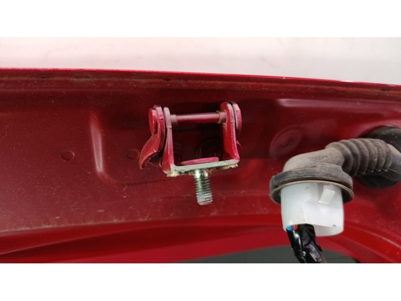 Recambio de porton trasero para toyota yaris (_p13_) 1.5 (nsp131_) referencia OEM IAM 670050D530  