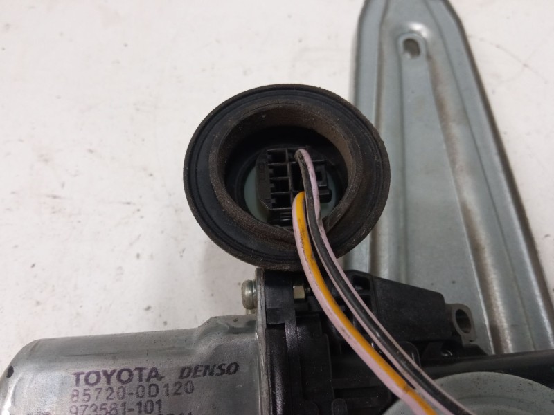 Recambio de elevalunas electrico trasero derecho para toyota yaris (_p13_) 1.5 (nsp131_) referencia OEM IAM 857200D120  