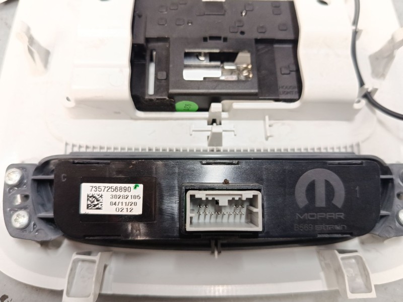 Recambio de luz interior delantera para fiat 500e (332_) elektro 3+1 (fa1) referencia OEM IAM 7357256890  