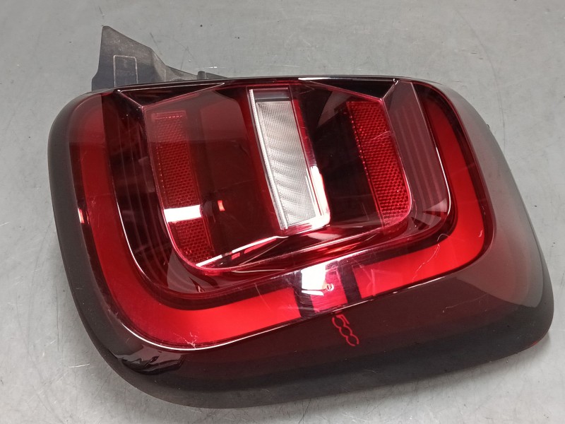 Recambio de piloto led trasero derecho para fiat 500e (332_) elektro 3+1 (fa1) referencia OEM IAM 5214040700 52213315 