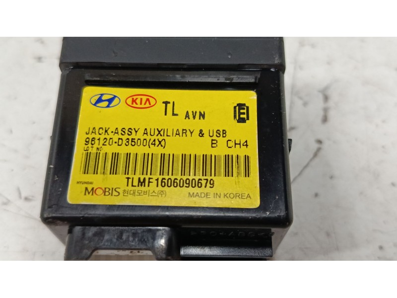 Recambio de conector usb / aux para hyundai tucson (tl, tle) 1.7 crdi referencia OEM IAM 96120D3500  