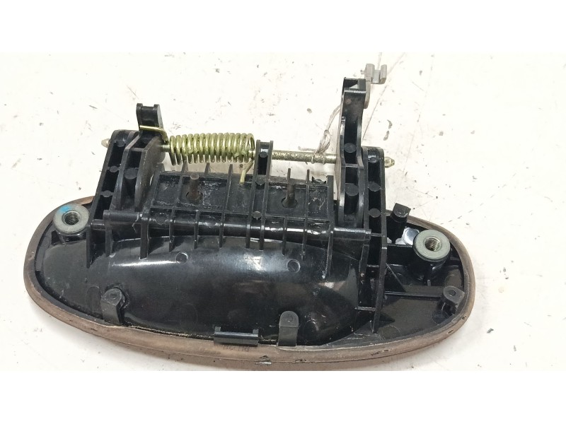 Recambio de maneta exterior puerta trasera derecha para daewoo kalos (klas) 1.4 referencia OEM IAM   