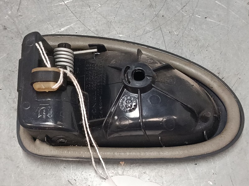 Recambio de maneta interior puerta trasera derecha para renault clio ii (bb_, cb_) 1.4 16v (b/cb0p, bb13) referencia OEM IAM   