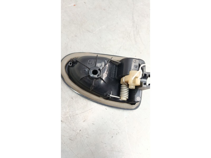 Recambio de maneta interior puerta delantera derecha para renault clio ii (bb_, cb_) 1.4 16v (b/cb0p, bb13) referencia OEM IAM  