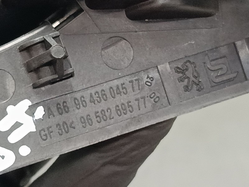 Recambio de maneta interior puerta delantera izquierda para peugeot 307 cc (3b) 2.0 16v referencia OEM IAM 9643604577  