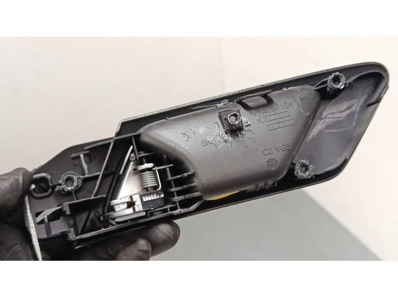 Recambio de maneta interior puerta delantera derecha para volkswagen golf vi (5k1) 2.0 gti referencia OEM IAM   
