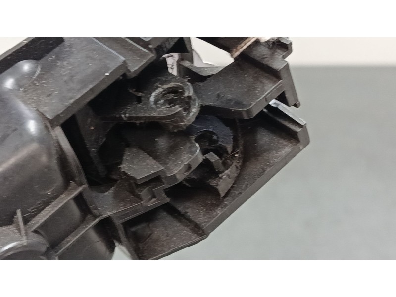 Recambio de maneta interior puerta delantera izquierda para peugeot 108 1.0 vti referencia OEM IAM 692060D450  