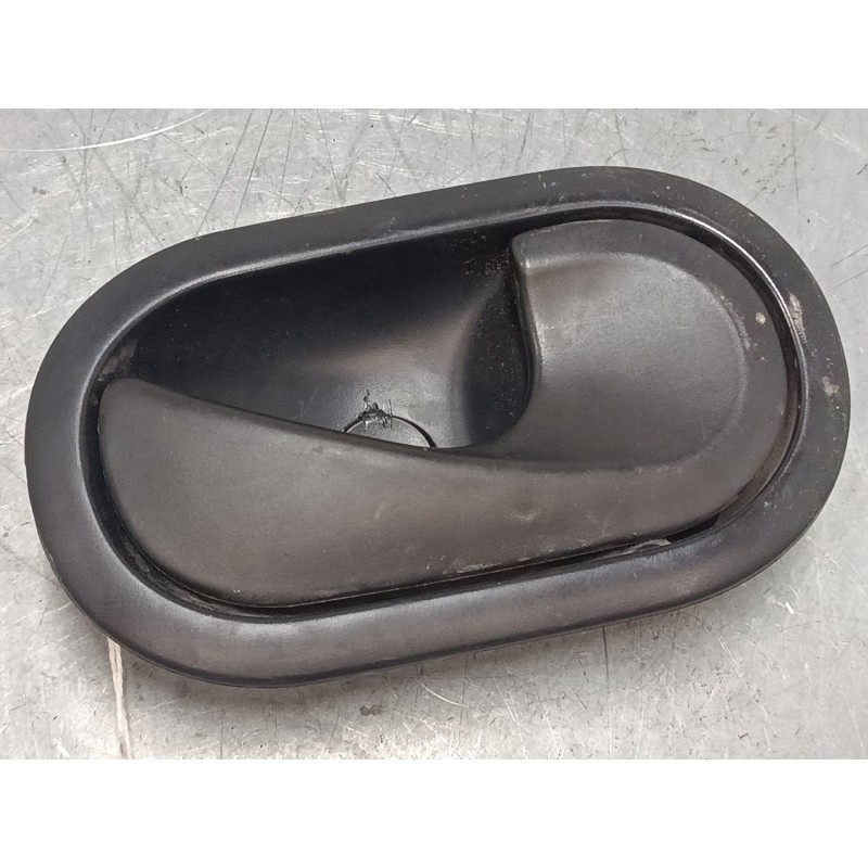 Recambio de maneta interior puerta delantera derecha para renault twingo ii (cn0_) 1.2 16v (cn04, cn0a, cn0b) referencia OEM IAM