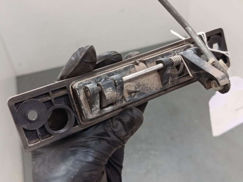 Recambio de maneta exterior porton para kia carens iii monospace (un) 2.0 crdi 140 referencia OEM IAM ok55262410  