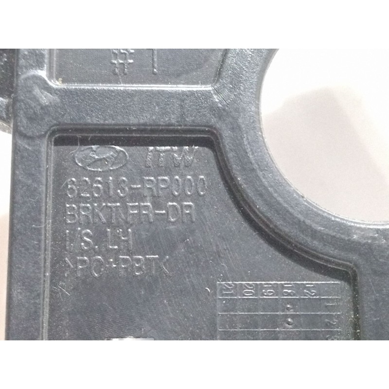 Recambio de maneta interior puerta delantera izquierda para kia carens iv 1.6 gdi referencia OEM IAM 82613-RP000  