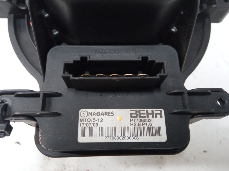 Recambio de motor calefaccion para peugeot 5008 (0u_, 0e_) 1.6 hdi referencia OEM IAM T3953003  