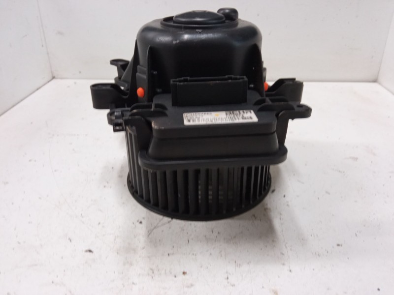 Recambio de motor calefaccion para peugeot 5008 (0u_, 0e_) 1.6 hdi referencia OEM IAM T3953003  