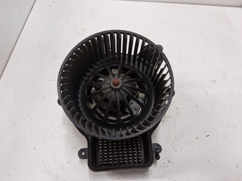 Recambio de motor calefaccion para peugeot 5008 (0u_, 0e_) 1.6 hdi referencia OEM IAM T3953003  