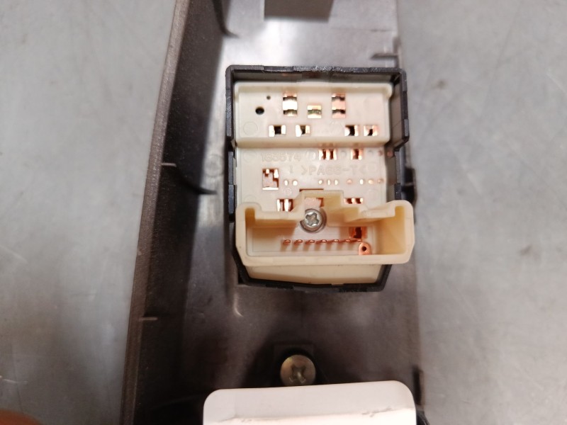 Recambio de mando elevalunas delantero izquierdo para toyota prius liftback (_w2_) 1.5 hybrid (nhw20_) referencia OEM IAM 848204