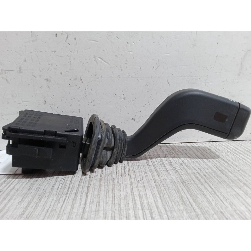 Recambio de mando limpiaparabrisas para opel corsa c (x01) 1.2 (f08, f68) referencia OEM IAM   