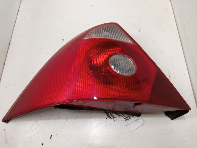 Recambio de piloto trasero izquierdo para ford mondeo iii (b5y) 2.0 16v tddi / tdci referencia OEM IAM 1371861  