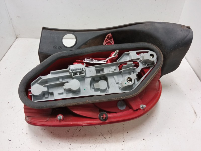 Recambio de piloto trasero izquierdo para renault modus / grand modus (f/jp0_) 1.5 dci (fp0f, jp0f) referencia OEM IAM 820065599