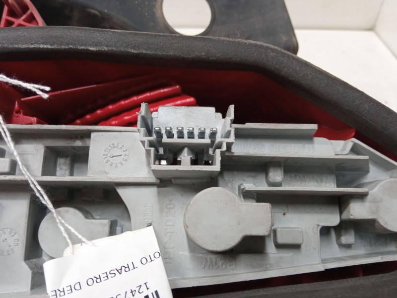 Recambio de piloto trasero derecho para renault modus / grand modus (f/jp0_) 1.5 dci (fp0f, jp0f) referencia OEM IAM 8200655990 