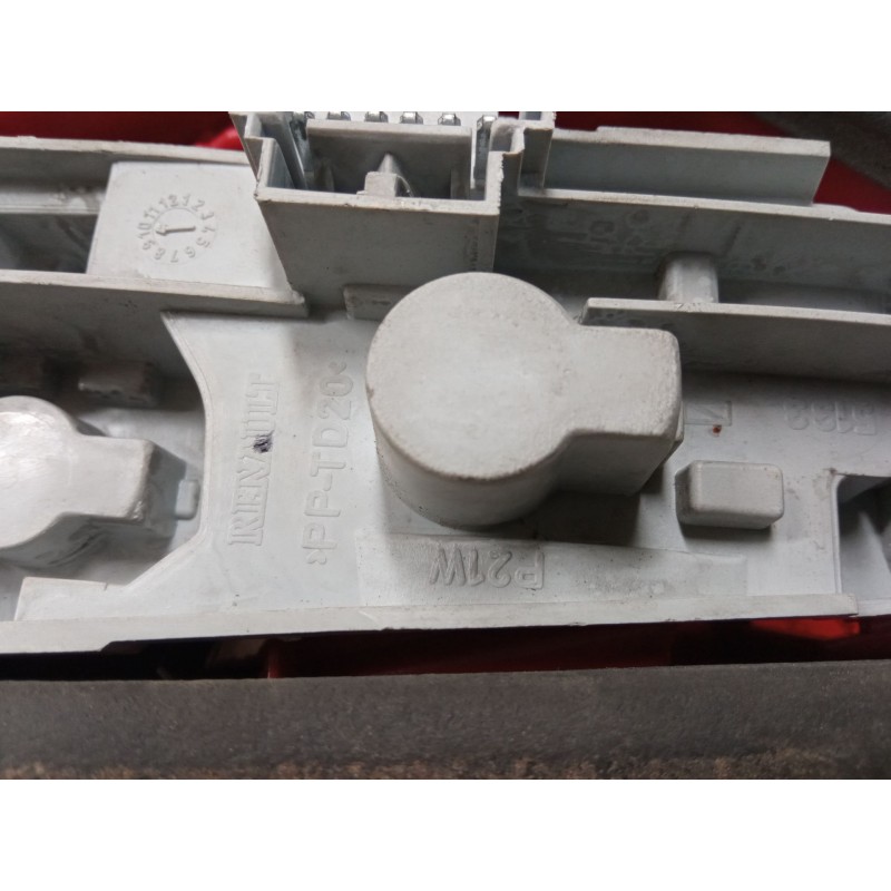 Recambio de piloto trasero derecho para renault modus / grand modus (f/jp0_) 1.5 dci (fp0f, jp0f) referencia OEM IAM 8200655990 