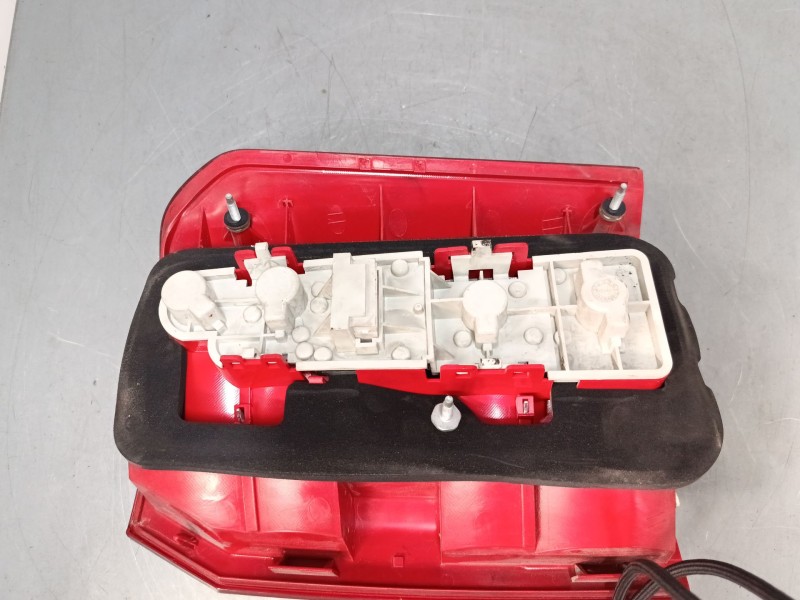 Recambio de piloto trasero izquierdo para audi a2 (8z0) 1.4 referencia OEM IAM 8Z0945095B  