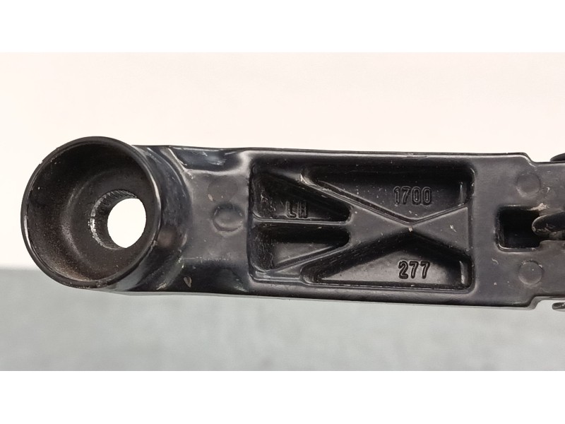 Recambio de brazo limpia delantero derecho para toyota prius liftback (_w2_) 1.5 hybrid (nhw20_) referencia OEM IAM   