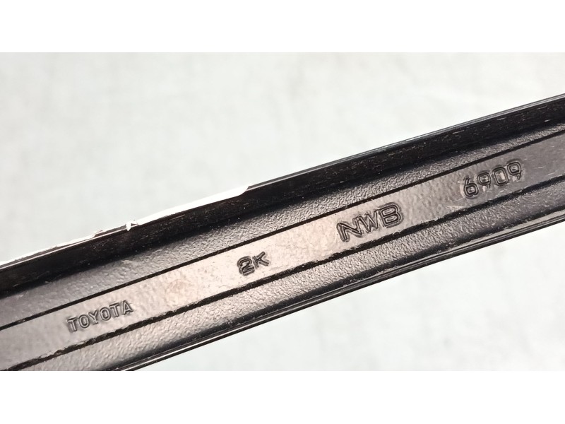 Recambio de brazo limpia delantero izquierdo para toyota prius liftback (_w2_) 1.5 hybrid (nhw20_) referencia OEM IAM   