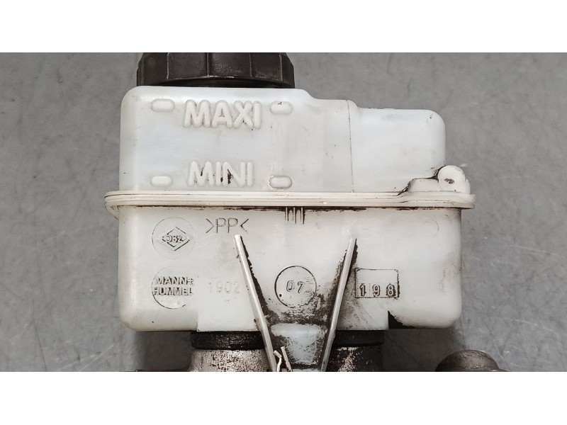 Recambio de bomba freno para renault master ii furgoneta (fd) 2.5 dci referencia OEM IAM 25175879  