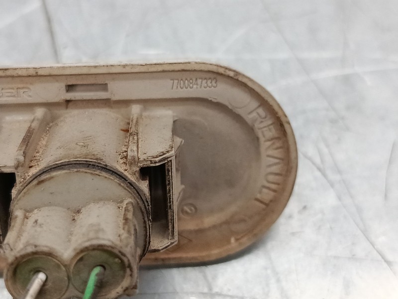 Recambio de intermitente lateral izquierdo para renault master ii furgoneta (fd) 2.5 dci referencia OEM IAM 7700847333  
