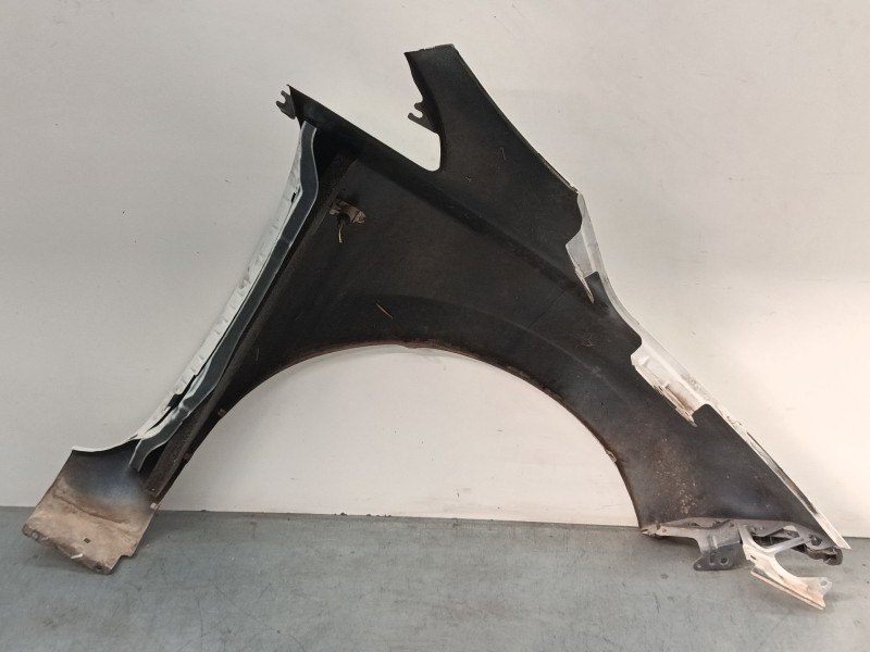 Recambio de aleta delantera izquierda para nissan leaf (ze0) electric referencia OEM IAM F31013NAAA  
