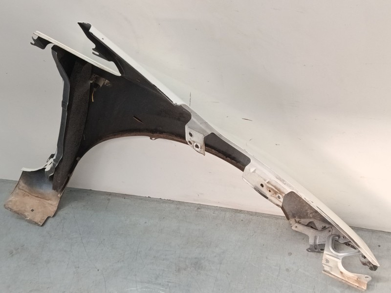 Recambio de aleta delantera izquierda para nissan leaf (ze0) electric referencia OEM IAM F31013NAAA  