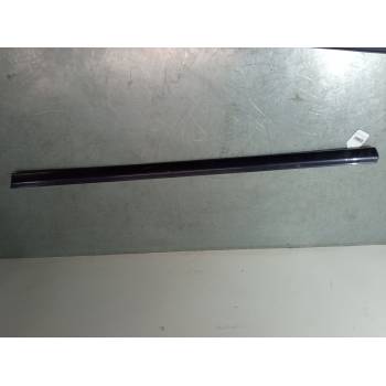 MOLDURA RUEDA DELANTERA DERECHA 