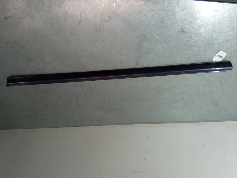 MOLDURA RUEDA DELANTERA DERECHA 