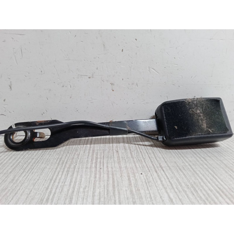 Recambio de anclaje cinturon delantero izquierdo para peugeot 407 (6d_) 2.0 hdi 135 (6drhrh, 6drhre, 6drhrg, 6drhrj) referencia 