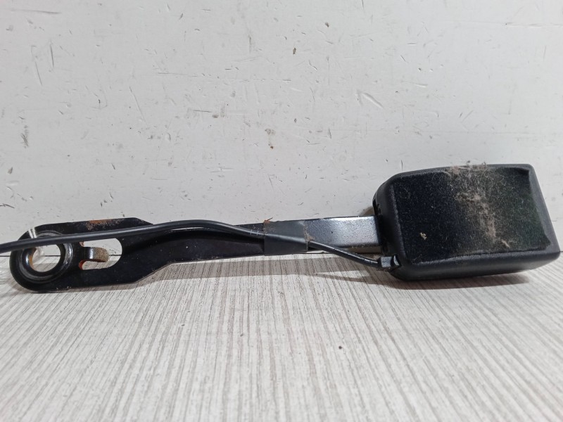 Recambio de anclaje cinturon delantero izquierdo para peugeot 407 (6d_) 2.0 hdi 135 (6drhrh, 6drhre, 6drhrg, 6drhrj) referencia 