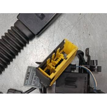 ANCLAJE CINTURON DELANTERO DERECHO 8257788R 
