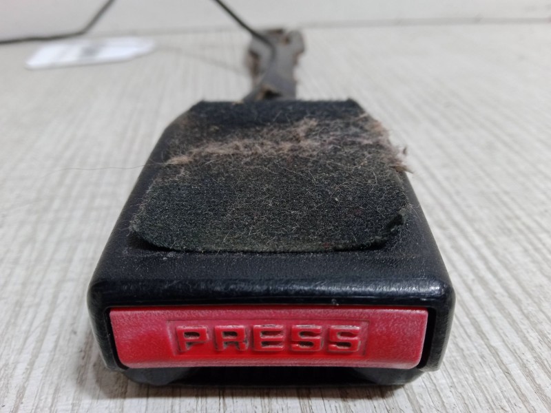 Recambio de anclaje cinturon delantero izquierdo para peugeot 407 (6d_) 2.0 hdi 135 (6drhrh, 6drhre, 6drhrg, 6drhrj) referencia 