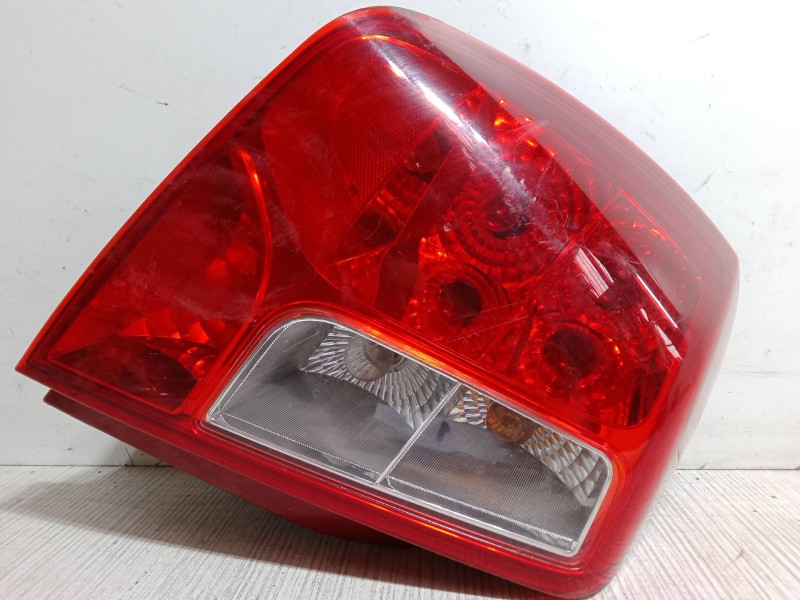 Recambio de piloto trasero izquierdo para chevrolet nubira sedán 2.0 d referencia OEM IAM   