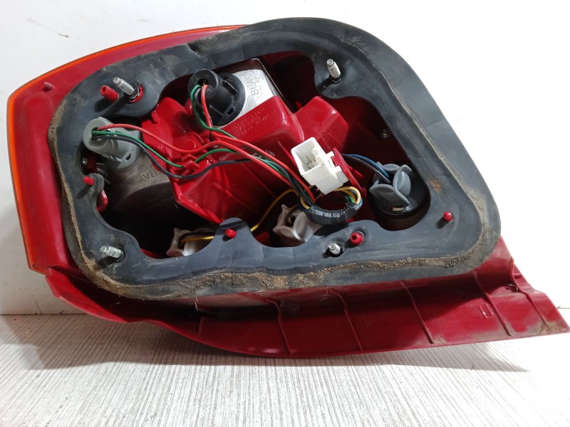 Recambio de piloto trasero izquierdo para chevrolet nubira sedán 2.0 d referencia OEM IAM   