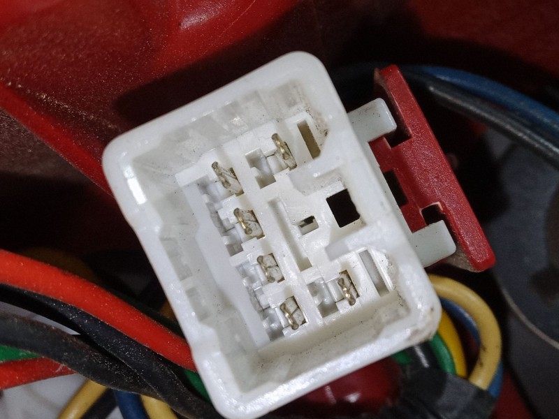 Recambio de piloto trasero izquierdo para chevrolet nubira sedán 2.0 d referencia OEM IAM   