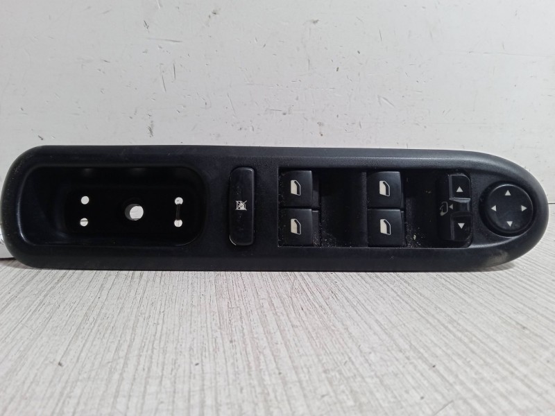 Recambio de mando elevalunas delantero izquierdo para peugeot 407 (6d_) 2.0 hdi 135 (6drhrh, 6drhre, 6drhrg, 6drhrj) referencia 