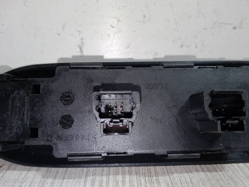 Recambio de mando elevalunas delantero izquierdo para peugeot 407 (6d_) 2.0 hdi 135 (6drhrh, 6drhre, 6drhrg, 6drhrj) referencia 