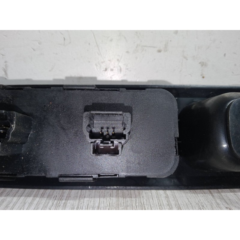 Recambio de mando elevalunas delantero izquierdo para peugeot 407 (6d_) 2.0 hdi 135 (6drhrh, 6drhre, 6drhrg, 6drhrj) referencia 