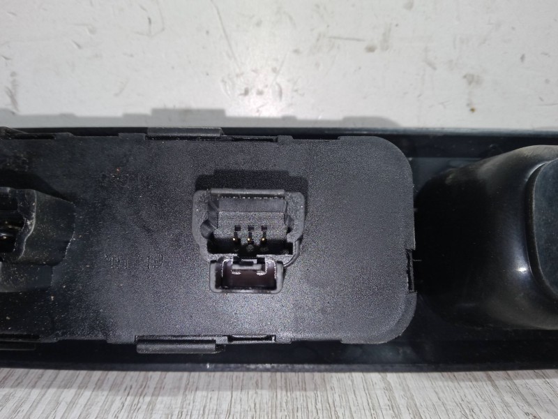 Recambio de mando elevalunas delantero izquierdo para peugeot 407 (6d_) 2.0 hdi 135 (6drhrh, 6drhre, 6drhrg, 6drhrj) referencia 