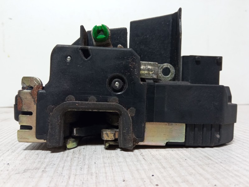 Recambio de cerradura puerta delantera derecha para opel vectra b hatchback (j96) 1.6 i 16v (f68) referencia OEM IAM 90507060  