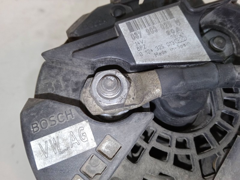 Recambio de alternador para volkswagen polo (9n_, 9a_) 1.4 16v referencia OEM IAM 037903025M  0124325013